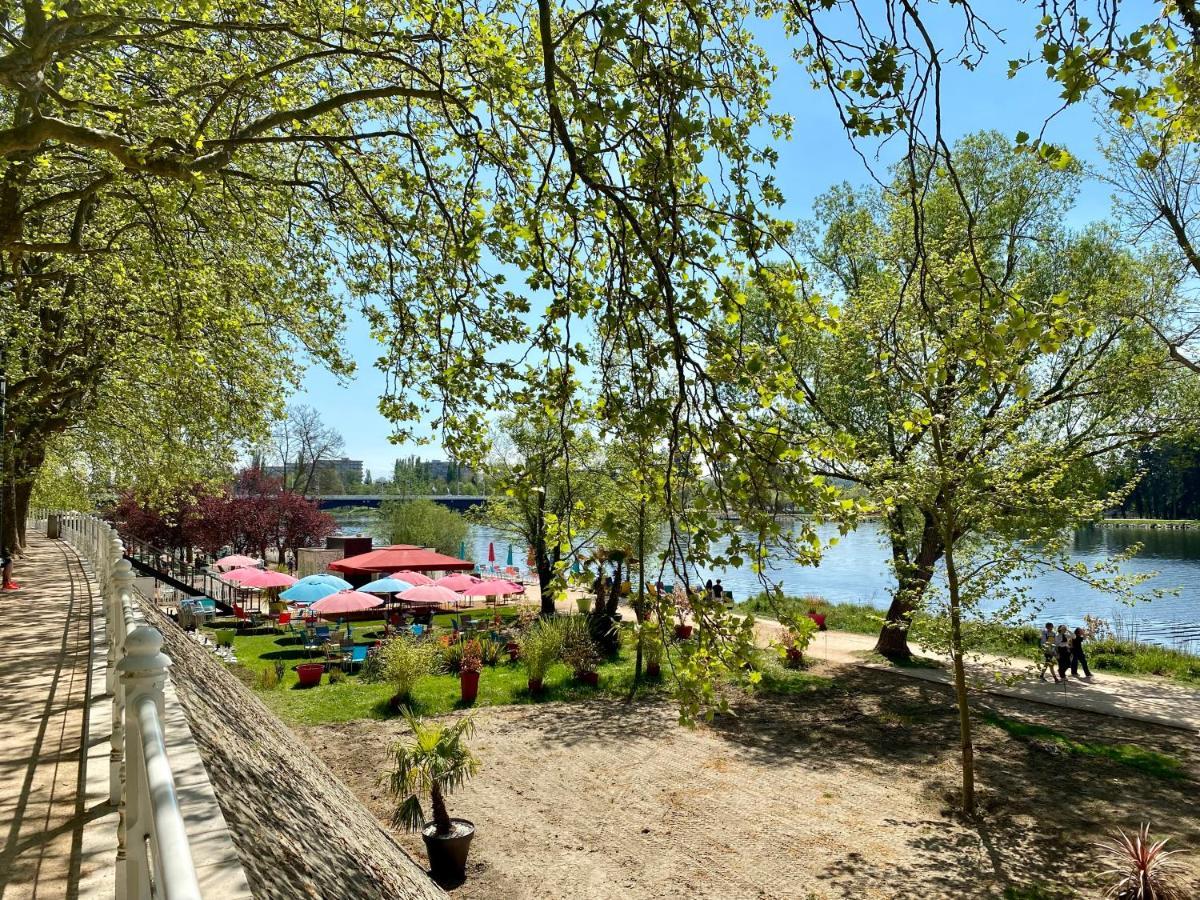 Charmant F1 Avec Terrasse Et Vue Sur Jardin Arbore - Fraicheur Naturelle Du Rez De Jardin - Parking Bellerive-sur-Allier Eksteriør bilde